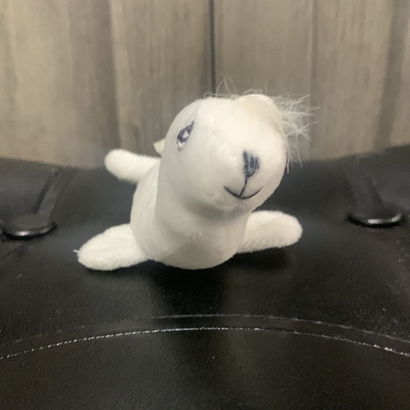 Precious Moments Tiny Tender Tails White Baby Seal Plush Beanie Ornament & Tag - Picture 2 of 8